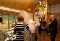 V příjemném prostředí Galerie Celnice (součást vily Löw-Beer) mají návštěvníci na výstavě k dispozici také informační brožury